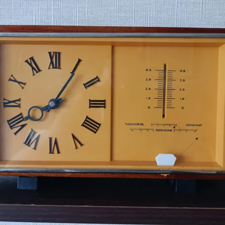 Часы механические Маяк с барометром и термометром