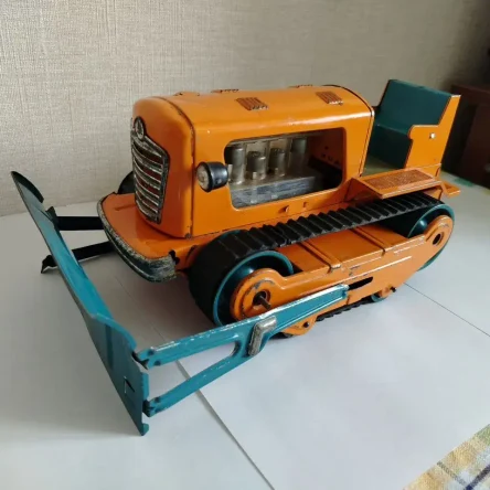 Игрушка винтажная трактор электро-механический Германия