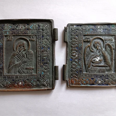 Две части редкого складня "Деисус" с эмалями