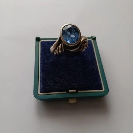 Кольцо винтажное серебряное с топазом