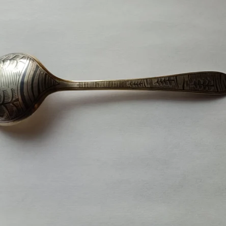 Ложка серебряная десертная с северной чернью