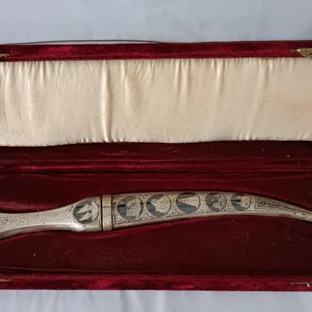 Кинжал сувенирный подарочный в серебряных ножнах